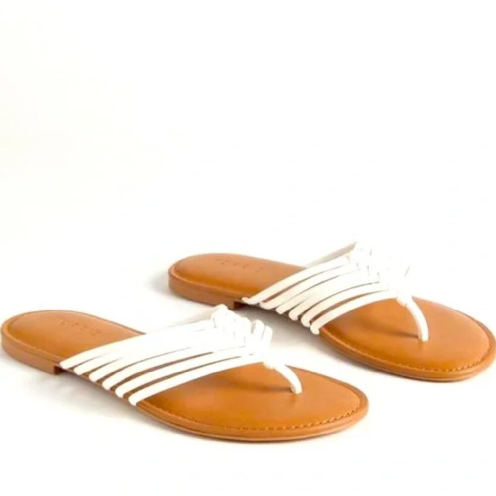 Torrid Sandals 11 WW Wide White Strappy Flats Slip On Thong Cushioned Flip Flops